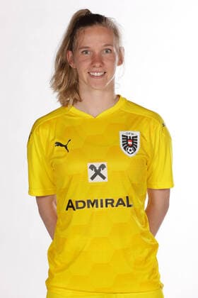 WOMEN SOCCER - OEFB ladies, team photo shoot VIENNA,AUSTRIA,17.JUN.22 - WOMEN SOCCER - OEFB, Oesterreichischer Fussball-Bund, team photoshooting, ladies. Image shows Jasmin Pal (AUT).  GEPAxpictures xWalterxLuger