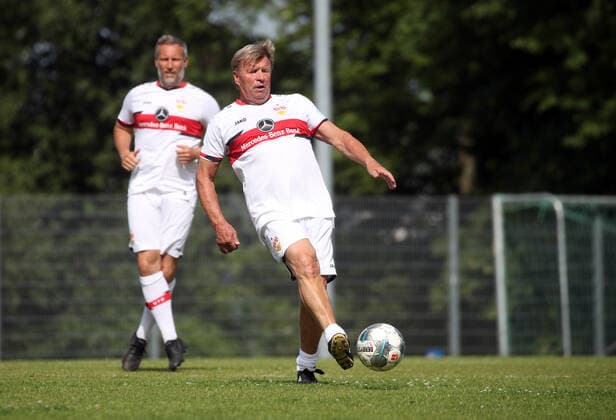 18.06.22 TSV Deizisau - VfB Stuttgart Traditionself Deutschland, Deizisau, 18.06.2022, Fussball, TSV Deizisau - VfB Stuttgart Traditionself: Bernd Förster (VfB Stuttgart). *** 18 06 22 TSV Deizisau VfB Stuttgart Traditionself Germany, Deizisau, 18 06 2022, football, TSV Deizisau VfB Stuttgart Traditionself Bernd Förster VfB Stuttgart