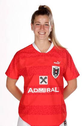 WOMEN SOCCER - OEFB ladies, team photo shoot VIENNA,AUSTRIA,17.JUN.22 - WOMEN SOCCER - OEFB, Oesterreichischer Fussball-Bund, team photoshooting, ladies. Image shows Marie-Therese Hoebinger (AUT).  GEPAxpictures xWalterxLuger