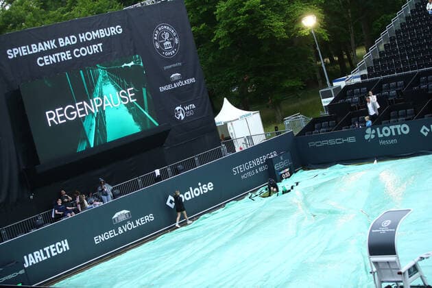 Die Anzeigetafel zeigt es an: Regenpause bei den Bad Homburg Open: Bad Homburg Open, Tennis 20.06.2022 Bad Homburg Open, Tennis 20.06.2022 Bad Homburg Copyright: xEibner-Pressefotox EP_RWS