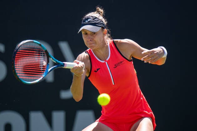 EASTBOURNE, ENGLAND - JUNE 20: Magda Linette of Poland plays against Alison Riske at Devonshire Park on June 20, 2022 in Eastbourne, E Rothesay International Eastbourne - Day Three Copyright: xSebastianxFrejx