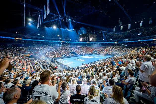 Koeln, Deutschland 19. Juni 2022: Handball EHF CL Final4 - 21 22 - Finale - Barca vs. Lomza Vive Kielce Übersicht Lanxess Arena mit Zuschauern Koeln Lanxess Arena Nordrhein-Westfalen Deutschland