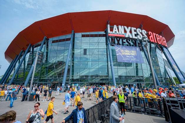 Koeln, Deutschland 19. Juni 2022: Handball EHF CL Final4 - 21 22 - Finale - Barca vs. Lomza Vive Kielce Aussenansicht Lanxess Arena mit Zuschauern Koeln Lanxess Arena Nordrhein-Westfalen Deutschland