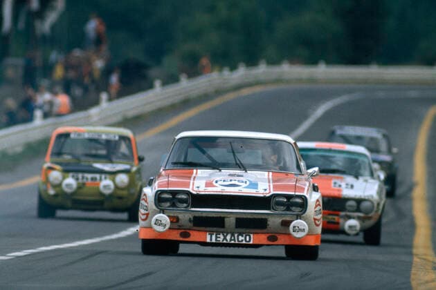 eine Gruppe on Tourenwagen beim 24-Std-Rennen von Spa-Francorchamps 1973 angeführt on einem Ford Capri RS nähern sich auch ein Simca 1000 ralle 2 und ein Opel Manta A 19 SR *** a group of touring cars at the 24 h race of Spa Francorchamps 1973 led by a Ford Capri RS also approach a Simca 1000 ralle 2 and an Opel Manta A 19 SR