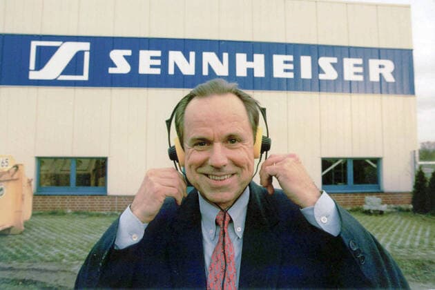 Prof. Dr. Jörg Sennheiser sen. Inh. der Electronic KGHauptstr. 21 in 30900 Wedemark bei Hannover -hier gesehen am 04.05.1998. *** Prof Dr Jörg Sennheiser sen Inh der Electronic KGHauptstr 21 in 30900 Wedemark bei Hannover seen here on 04 05 1998