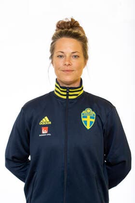 220621 Tränare Johanna Almgren poserar för ett porträtt under en fotografering med det svenska U23-damlandslaget i fotboll den 21 juni 2022 i Helsingborg. Copyright: MATHILDAxAHLBERG BB220621BB112
