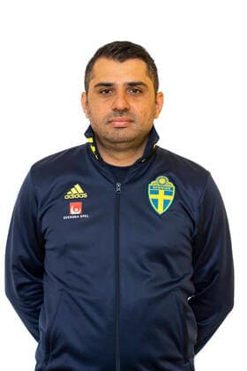220621 Läkare Masih Khedri poserar för ett porträtt under en fotografering med det svenska U23-damlandslaget i fotboll den 21 juni 2022 i Helsingborg. Copyright: MATHILDAxAHLBERG BB220621BB114