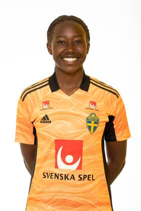 220621 Angel Mukasa poserar för ett porträtt under en fotografering med det svenska U23-damlandslaget i fotboll den 21 juni 2022 i Helsingborg. Copyright: MATHILDAxAHLBERG BB220621BB115