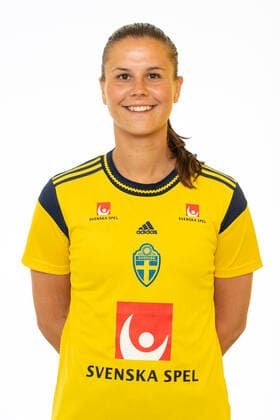 220621 Josefin Harrysson poserar för ett porträtt under en fotografering med det svenska U23-damlandslaget i fotboll den 21 juni 2022 i Helsingborg. Copyright: MATHILDAxAHLBERG BB220621BB116