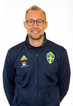 220621Analytiker Anders Wasserman poserar för ett porträtt under en fotografering med det svenska U23-damlandslaget i fotboll den 21 juni 2022 i Helsingborg. Copyright: MATHILDAxAHLBERG BB220621BB117