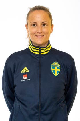 220621 Malvaktstränare Sofia Lundgren poserar för ett porträtt under en fotografering med det svenska U23-damlandslaget i fotboll den 21 juni 2022 i Helsingborg. Copyright: MATHILDAxAHLBERG BB220621BB122