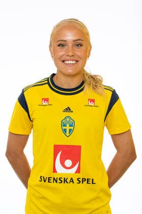 220621 Alva Selerud poserar för ett porträtt under en fotografering med det svenska U23-damlandslaget i fotboll den 21 juni 2022 i Helsingborg. Copyright: MATHILDAxAHLBERG BB220621BB128