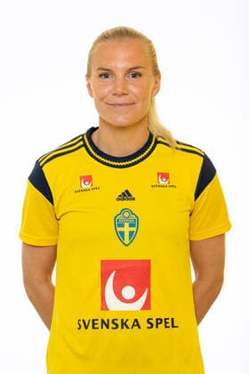 220621 Josefine Rybrink poserar för ett porträtt under en fotografering med det svenska U23-damlandslaget i fotboll den 21 juni 2022 i Helsingborg. Copyright: MATHILDAxAHLBERG BB220621BB129