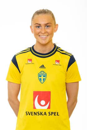 220621 Beatrice Persson poserar för ett porträtt under en fotografering med det svenska U23-damlandslaget i fotboll den 21 juni 2022 i Helsingborg. Copyright: MATHILDAxAHLBERG BB220621BB130