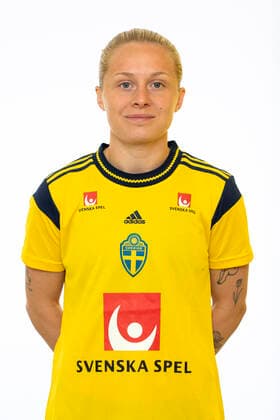 220621 Emilia Larsson poserar för ett porträtt under en fotografering med det svenska U23-damlandslaget i fotboll den 21 juni 2022 i Helsingborg. Copyright: MATHILDAxAHLBERG BB220621BB132