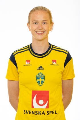220621 Emma Östlund poserar för ett porträtt under en fotografering med det svenska U23-damlandslaget i fotboll den 21 juni 2022 i Helsingborg. Copyright: MATHILDAxAHLBERG BB220621BB135