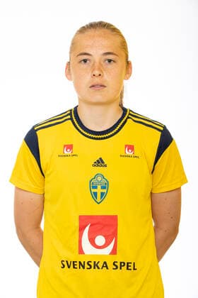 220621Paulina Nyström poserar för ett porträtt under en fotografering med det svenska U23-damlandslaget i fotboll den 21 juni 2022 i Helsingborg. Copyright: MATHILDAxAHLBERG BB220621BB137