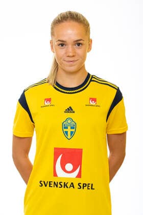 220621 Hanna Lundkvist poserar för ett porträtt under en fotografering med det svenska U23-damlandslaget i fotboll den 21 juni 2022 i Helsingborg. Copyright: MATHILDAxAHLBERG BB220621BB139