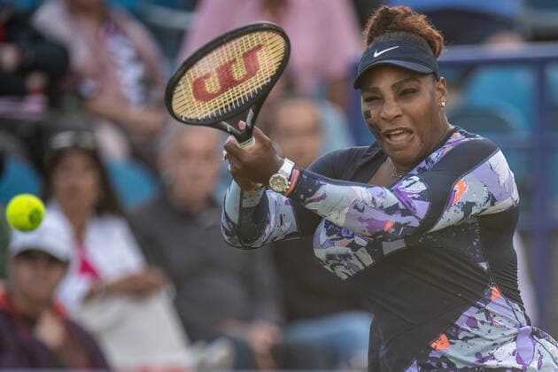 EASTBOURNE, ENGLAND - JUNE 21: Serena Williams of United States plays during their Women s Doubles Round of 16 match together with with Ons Jabeur of Tunisia against Marie Bouzkova and Sara Sorribes Tormeo during Day Four of Rothesay International Eastbourne match on Day 4 of the Devonshire Park on June 21, 2022 in Eastbourne, E Rothesay International Eastbourne - Day Four Copyright: xSebastianxFrej MBxMediax