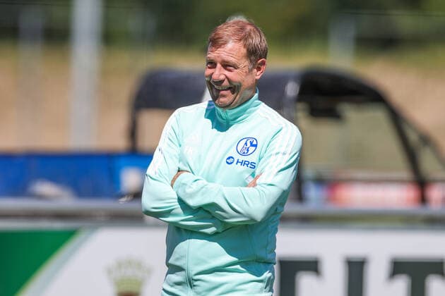 Sport Themen der Woche KW25 Sport Bilder des Tages 22.06.2022, Fussball, Saison 2022 2023, 1. Bundesliga, Trainingsauftakt FC Schalke 04, Cheftrainer Frank Kramer (FC Schalke 04) Foto: RHR-FOTO Gelsenkirchen NRW Deutschland xRHR-FOTO TRx *** 22 06 2022, football, season 2022 2023, 1 Bundesliga, training kick-off FC Schalke 04, head coach Frank Kramer FC Schalke 04 photo RHR FOTO Gelsenkirchen NRW Germany xRHR FOTO TRx