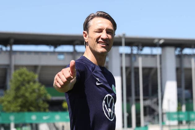 Sport Themen der Woche KW25 Sport Bilder des Tages Trainer Niko Kovac (VfL Wolfsburg) - 1. Fussball Bundesliga Saison 2022-2023 Trainingsauftakt VfL Wolfsburg am VfL Center in Wolfsburg - Fussball,Deutschland,Mann,Männer,22.06.2022 *** Coach Niko Kovac VfL Wolfsburg 1 Football Bundesliga season 2022 2023 training kick-off VfL Wolfsburg at the VfL Center in Wolfsburg football,Germany,man,men,22 06 2022