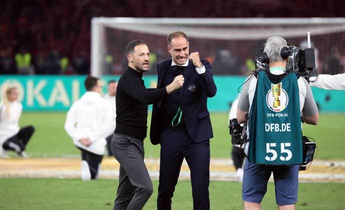 21.05.22 DFB-Pokal Finale SC Freiburg - RB Leipzig Deutschland, Berlin, 21.05.2022, Fussball, DFB-Pokal, Finale in Berlin, RB Leipzig - SC Freiburg: v.l. Domenico Tedesco (Trainer RB Leipzig), Oliver Mintzlaff (Sportdirektor RB Leipzig).