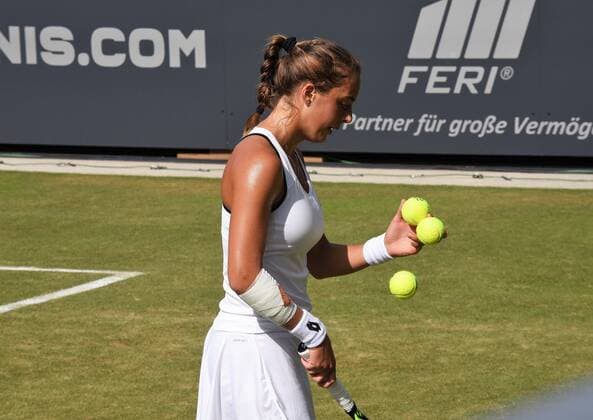 22.06.2022 Bad Homburg vor der Höhe, Kurpark, Tennis WTA, Tennis Damen 250 Bad Homburg Open Achtelfinale Lucia Bronzetti gegen Angelique Kerber Bild zeigt: Lucia Bronzetti emspor, DFL regulations prohibit any use of photographs as image sequences and or quasi-video