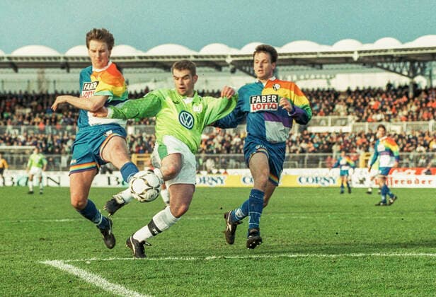 Aus 1. BL. Saison 1997 98 VfL Wolfsburg - VfL Bochum 0:2 am 28.02.1998. Im Foto: V.l.: Olaf Schreiber, Stefan Meissner von WOB. und Mirko Dickhaut. *** From 1 BL season 1997 98 VfL Wolfsburg VfL Bochum 0 2 on 28 02 1998 In photo V l Olaf Schreiber, Stefan Meissner of WOB and Mirko Dickhaut