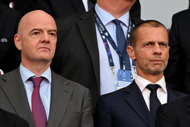 Paris, Stade de France, 28.05.22, GER, Herren, UEFA Champions League, Finale 2022, FC Liverpool - Real Madrid Bild: v.li. FIFA-Praesident Gianni Infantino und UEFA-Praesident Aleksander Ceferin Nur fuer journalistische Zwecke! Only for editorial use! Gemaess den Vorgaben der UEFA ist es untersagt, in dem Stadion und oder vom Spiel angefertigte Fotoaufnahmen in Form von Sequenzbildern und oder videoaehnlichen Fotostrecken zu verwerten bzw. verwerten zu lassen. UEFA regulations prohibit any use of photographs as image sequences and or quasi-video. Saint Denis Frankreich *** Paris, Stade de France, 28 05 22, GER, Men, UEFA Champions League, Final 2022, FC Liverpool Real Madrid Picture from left FIFA President Gianni Infantino and UEFA President Aleksander Ceferin Only for journalistic use Only for editorial use According to UEFA regulations it is prohibited, UEFA regulations prohibit any use of photographs as image sequences and or quasi video Saint Denis France