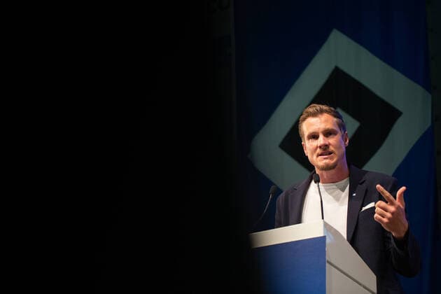 22.06.2022, Fussball 2. Bundesliga 2022 2023, Mitgliederversammlung Hamburger SV in der q.beyond Arena Hamburg. Präsident des Hamburger SV e.V. Marcell Jansen (Hamburg) ***DFL and DFB regulations prohibit any use of photographs as image sequences and or quasi-video.*** *** 22 06 2022, Football 2 Bundesliga 2022 2023, General meeting Hamburger SV in the q beyond Arena Hamburg President of Hamburger SV e V Marcell Jansen Hamburg DFL and DFB regulations prohibit any use of photographs as image sequences and or quasi video