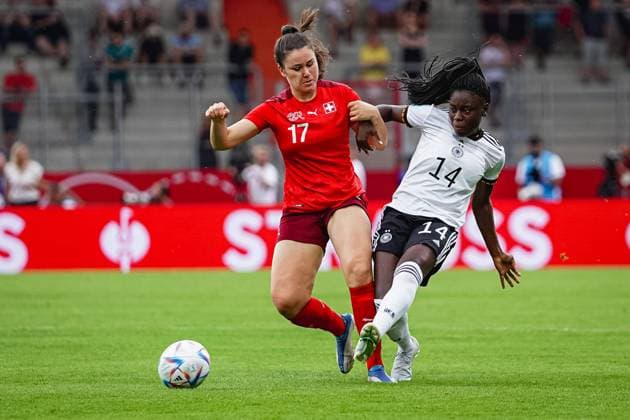 Sport Themen der Woche KW25 Erfurt, Germany, June 24th 2022: Svenja Foelmli (17 Switzerland) and Nicole Anyomi (14 Germany) battle for the ball during the International Friendly, L?nderspiel, Nationalmannschaft match between Germany and Switzerland at the Steigerwaldstadium in Erfurt, Germany. Norina Toenges Sports Press Photo  Copyright: xNorinaxToenges SportsxPressxPhotox NORINA TOENGES_SPORTS PRESS PHOTO_164913