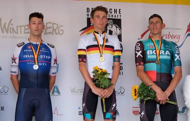 24.06.2022 xkhx Marsberg, Radsport DM Deutsche Straßenrad-Meisterschaften Siegerehrung Einzelzeitfahren der Männe 2. Platz Jannik Steimle Sieger Lennard Kämna 3. Platz Nils Politt,