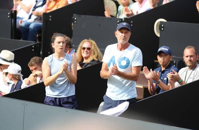 24.06.2022, xcex, GER, Bad Homburg vor der Höhe, Kurpark, Tennis WTA, Tennis Damen 250 Bad Homburg Open, Spielbank Bad Homburg Centre Court, Halbfinale zwischen Caroline Garcia und AlizÃ Cornet Bild zeigt: Trainer Bertrand Perret (Caroline GARCIA)