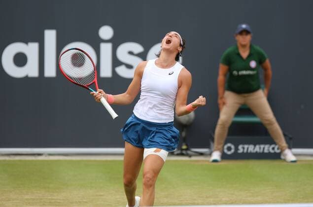 24.06.2022, xcex, GER, Bad Homburg vor der Höhe, Kurpark, Tennis WTA, Tennis Damen 250 Bad Homburg Open, Spielbank Bad Homburg Centre Court, Halbfinale zwischen Caroline Garcia und Alizà Cornet Bild zeigt: Caroline GARCIA (FRA) Sieg, Jubel, ballt die Faust