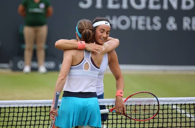 24.06.2022, xcex, GER, Bad Homburg vor der Höhe, Kurpark, Tennis WTA, Tennis Damen 250 Bad Homburg Open, Spielbank Bad Homburg Centre Court, Halbfinale zwischen Caroline Garcia und AlizÃ Cornet
