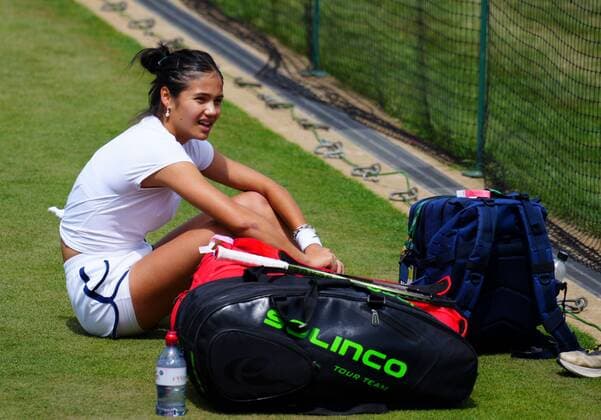 Mandatory Credit: Photo by Javier Garcia Shutterstock (12999923cf) Emma Raducanu practices Wimbledon Saturday Practice, Wimbledon, London, UK - 25 Jun 2022 Wimbledon Saturday Practice, Wimbledon, London, UK - 25 Jun 2022  Copyright: xJavierxGarcia Shutterstockx 12999923cf