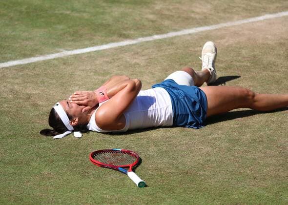 25.06.2022, xcex, GER, Bad Homburg vor der Höhe, Kurpark, Tennis WTA, Tennis Damen 250 Bad Homburg Open, Spielbank Bad Homburg Centre Court, Finale, zwischen Bianca Andreescu und Caroline Garcia Bild zeigt: Siegerin Caroline GARCIA (FRA)