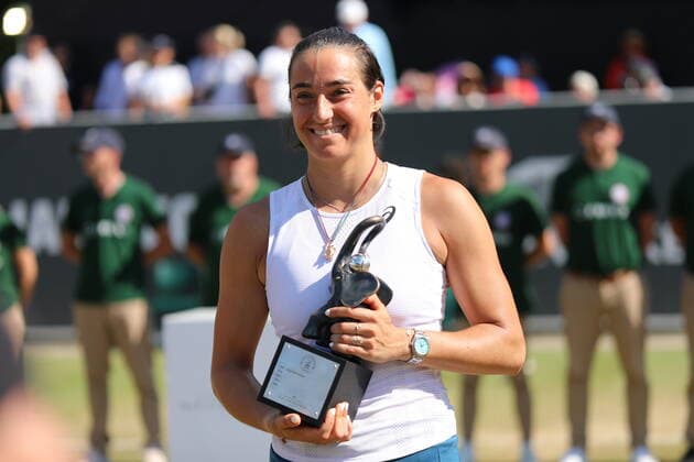25.06.2022, xcex, GER, Bad Homburg vor der Höhe, Kurpark, Tennis WTA, Tennis Damen 250 Bad Homburg Open, Spielbank Bad Homburg Centre Court, Finale, zwischen Bianca Andreescu und Caroline Garcia Bild zeigt: Siegerin Caroline GARCIA (FRA)