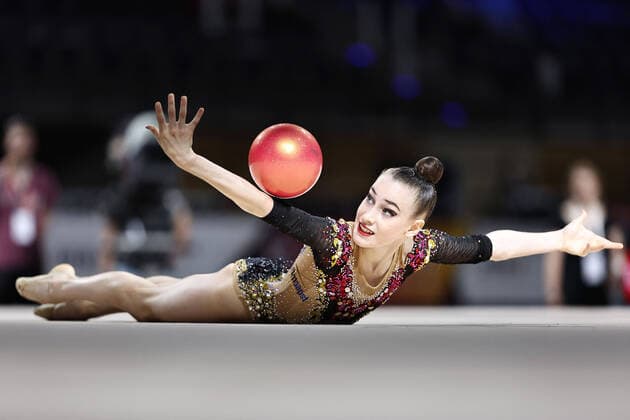 Sport Themen der Woche KW25 Sport Bilder des Tages Darja Varfolomeev, GER, during apparatus final of 2022 national Rhythmic gymnastics, Rhythmische Sportgymnastik, RSG championships at Die Finals in Berlin, 25 06 2022 ; *** Darja Varfolomeev, GER, during apparatus final of 2022 national rhythmic gymnastics championships at Die Finals in Berlin, 25 06 2022 