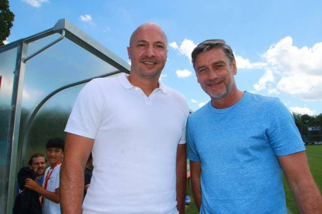 Sportdirektor Necat Ayguen und Geschaeftsfuehrer Oliver Kreuzer (KSC) Fussball Testspiel in Heimstetten TSV 1860 Muenchen - Karlsruher SC 25.06.2022 FOTO: Mladen Lackovic LakoPress *** Sports director Necat Ayguen and managing director Oliver Kreuzer KSC football test match in Heimstetten TSV 1860 Muenchen Karlsruher SC 25 06 2022 PHOTO Mladen Lackovic LakoPress