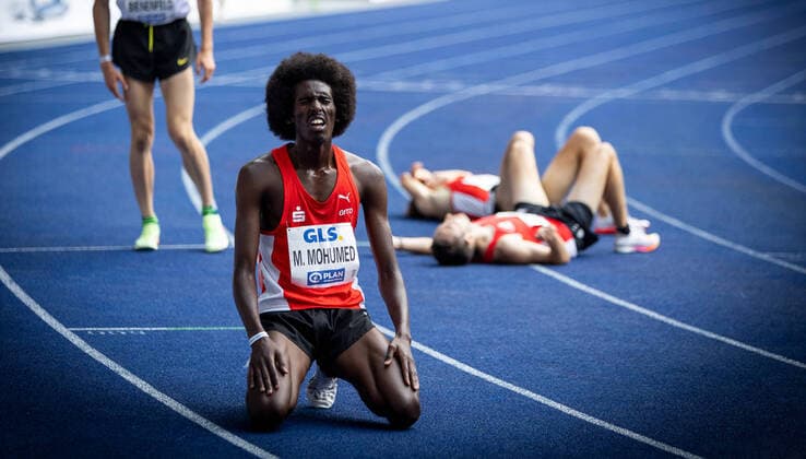 Sport Themen der Woche KW25 Deutsche Leichtathletik-Meisterschaften; Berlin, 25.06.2022 Mohamed Mohumed (LG Olympia Dortmund) wird Deutscher Meister ueber 5000m der Maenner; Deutsche Leichtathletik-Meisterschaften am 25.06.2022 im Olympiastadion in Berlin. *** German Athletics Championships Berlin, 25 06 2022 Mohamed Mohumed LG Olympia Dortmund becomes German Champion over 5000m men German Athletics Championships on 25 06 2022 in the Olympic Stadium in Berlin Copyright: xBEAUTIFULxSPORTS R.xSchmittx
