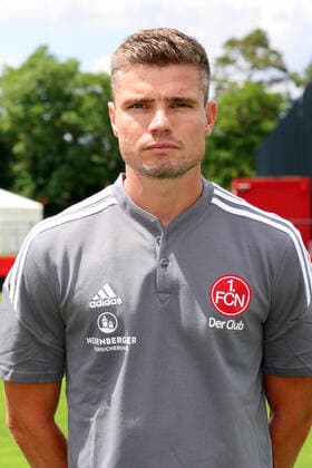 23.06.2022 - 1. FC Nürnberg FCN Club - Saison 2022 2023 - Fototermin Porträttermin Pressetermin Präsentation - Einzelbild Einzelfoto Portrait Porträt Kopfbild - DaMa - Einzelfoto Einzelbild Portrait Porträt Kopfbild - Robert Klauß Klauss (Trainer Cheftrainer 1. FC Nürnberg FCN )