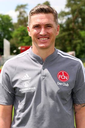23.06.2022 - 1. FC Nürnberg FCN Club - Saison 2022 2023 - Fototermin Porträttermin Pressetermin Präsentation - Einzelbild Einzelfoto Portrait Porträt Kopfbild - DaMa - Einzelfoto Einzelbild Portrait Porträt Kopfbild - Tobias Schweinsteiger (Co-Trainer 1. FC Nürnberg FCN )