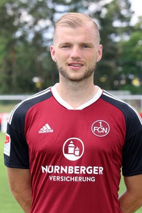 23.06.2022 - 1. FC Nürnberg FCN Club - Saison 2022 2023 - Fototermin PorträtterminPressetermin Präsentation - Einzelbild Einzelfoto Portrait Porträt Kopfbild - DaMa - Einzelfoto Einzelbild Portrait Porträt Kopfbild - Johannes Geis (5, 1. FC Nürnberg FCN )