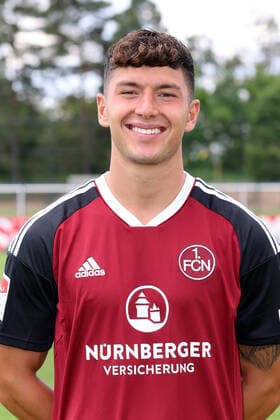 23.06.2022 - 1. FC Nürnberg FCN Club - Saison 2022 2023 - Fototermin Porträttermin Pressetermin Präsentation - Einzelbild Einzelfoto Portrait Porträt Kopfbild - DaMa - Einzelfoto Einzelbild Portrait Porträt Kopfbild - Taylan Duman (8, 1. FC Nürnberg FCN )