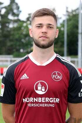 23.06.2022 - 1. FC Nürnberg FCN Club - Saison 2022 2023 - Fototermin Porträttermin Pressetermin Präsentation - Einzelbild Einzelfoto Portrait Porträt Kopfbild - DaMa - Einzelfoto Einzelbild Portrait Porträt Kopfbild - Eric Shuranov (11, 1. FC Nürnberg FCN )