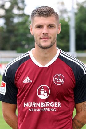 23.06.2022 - 1. FC Nürnberg FCN Club - Saison 2022 2023 - Fototermin Porträttermin Pressetermin Präsentation - Einzelbild Einzelfoto Portrait Porträt Kopfbild - DaMa - Einzelfoto Einzelbild Portrait Porträt Kopfbild - Erik Wekesser (13, 1. FC Nürnberg FCN )
