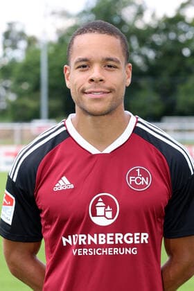 23.06.2022 - 1. FC Nürnberg FCN Club - Saison 2022 2023 - Fototermin Porträttermin Pressetermin Präsentation - Einzelbild Einzelfoto Portrait Porträt Kopfbild - DaMa - Einzelfoto Einzelbild Portrait Porträt Kopfbild - Jan Gyamerah (28, 1. FC Nürnberg FCN )