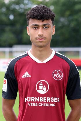 23.06.2022 - 1. FC Nürnberg FCN Club - Saison 2022 2023 - Fototermin Porträttermin Pressetermin Präsentation - Einzelbild Einzelfoto Portrait Porträt Kopfbild - DaMa - Einzelfoto Einzelbild Portrait Porträt Kopfbild - Nathaniel Brown (35, 1. FC Nürnberg FCN )