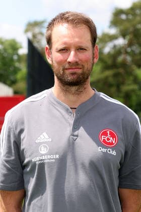 23.06.2022 - 1. FC Nürnberg FCN Club - Saison 2022 2023 - Fototermin Porträttermin Pressetermin Präsentation - Einzelbild Einzelfoto Portrait Porträt Kopfbild - DaMa - Einzelfoto Einzelbild Portrait Porträt Kopfbild - Tobias Dippert (Athletik- und Reha-Trainer 1. FC Nürnberg FCN )